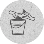 terreau-06 Mélanger votre terreau et l'eau avec les mains